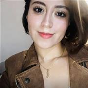 Activa y alegre con mucha paciencia, trabajo en equipo